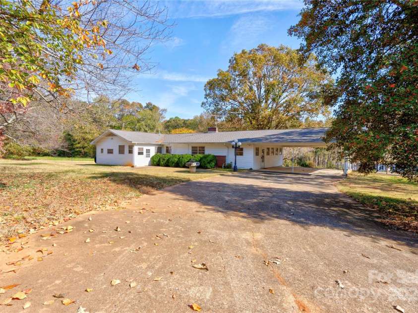 2926 Englewood Drive, Shelby, NC 28150.  MLS# CAR4195373, YatesRealty ID 1141. Back Right