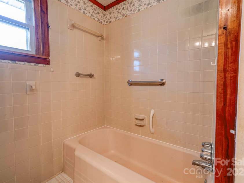 2926 Englewood Drive, Shelby, NC 28150.  MLS# CAR4195373, YatesRealty ID 1141. Bath 1