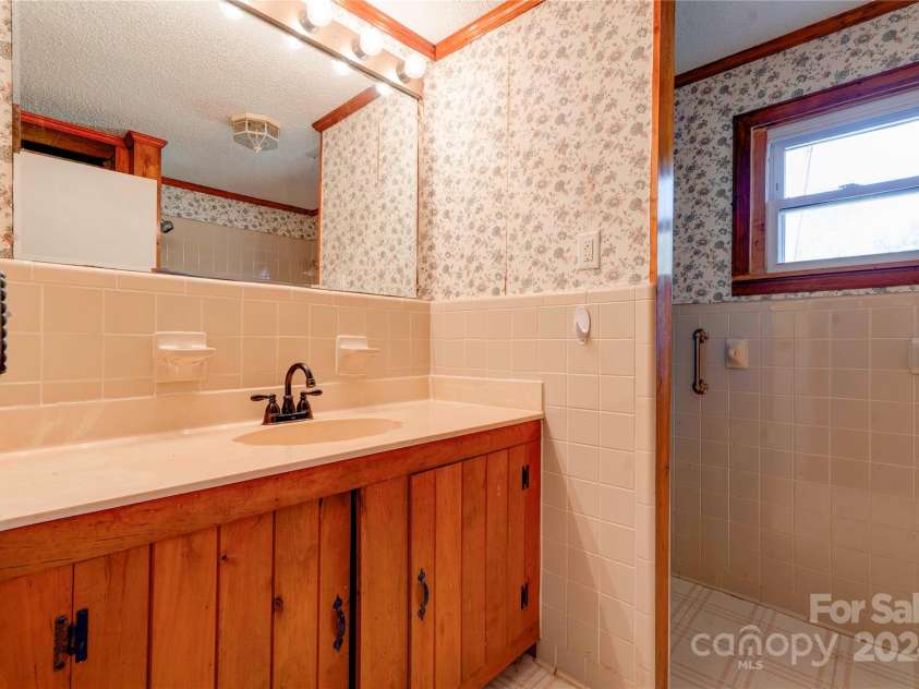 2926 Englewood Drive, Shelby, NC 28150.  MLS# CAR4195373, YatesRealty ID 1141. Bath 1