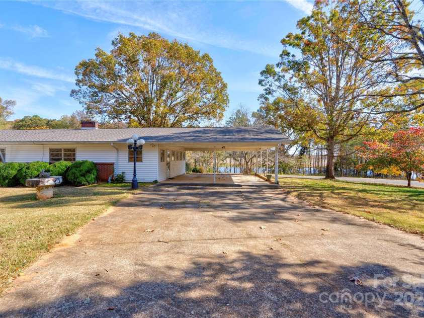 2926 Englewood Drive, Shelby, NC 28150.  MLS# CAR4195373, YatesRealty ID 1141. Carport