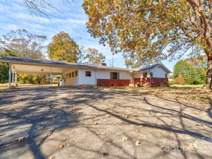 2926 Englewood Drive, Shelby, NC 28150.  MLS# CAR4195373, YatesRealty ID 1141. Front