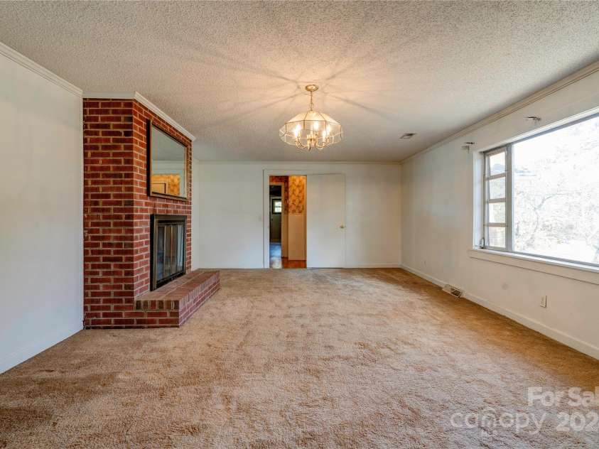 2926 Englewood Drive, Shelby, NC 28150.  MLS# CAR4195373, YatesRealty ID 1141. Living/Bedroom