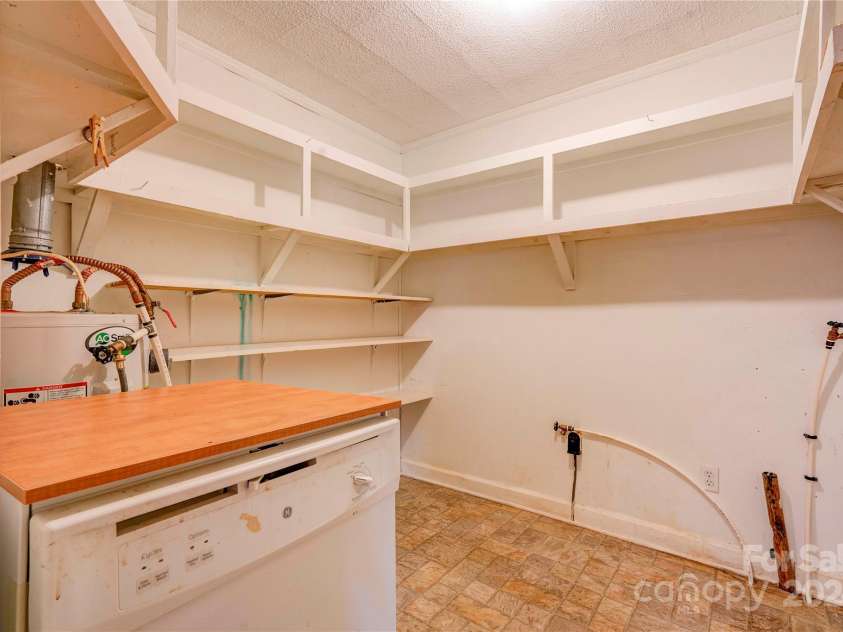 2926 Englewood Drive, Shelby, NC 28150.  MLS# CAR4195373, YatesRealty ID 1141. Pantry/Laundry