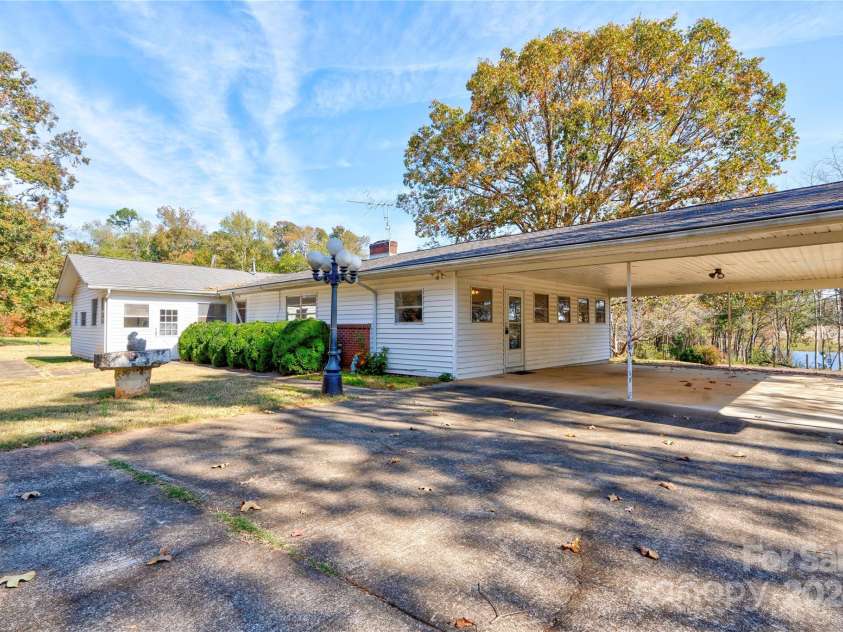 2926 Englewood Drive, Shelby, NC 28150.  MLS# CAR4195373, YatesRealty ID 1141. Side