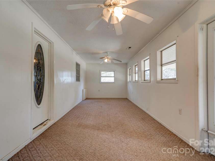 2926 Englewood Drive, Shelby, NC 28150.  MLS# CAR4195373, YatesRealty ID 1141. Sunroom