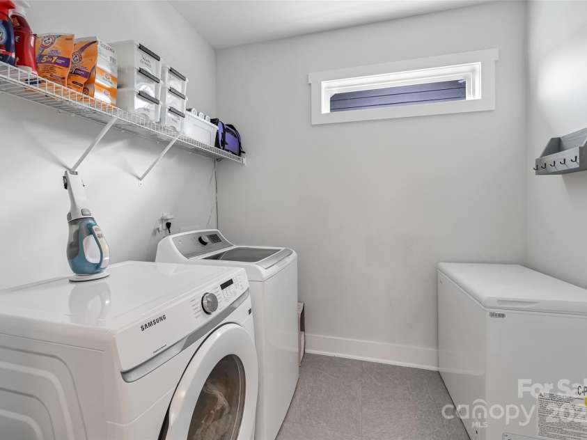 22 Hyde Park Place, Arden, NC 28704.  MLS# CAR4239022, YatesRealty ID 11411. Laundry Room/Mudroom