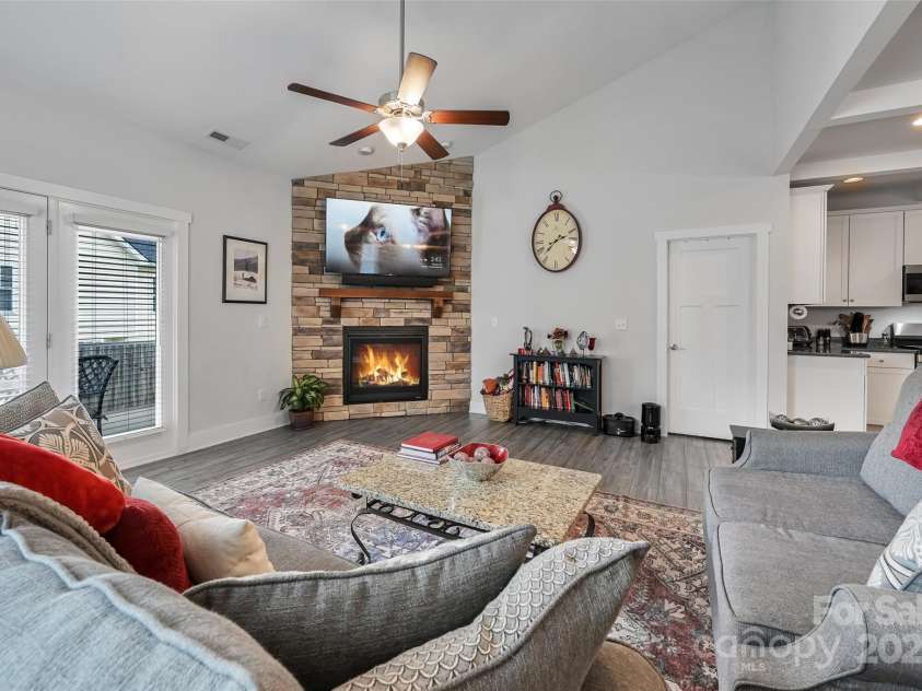22 Hyde Park Place, Arden, NC 28704.  MLS# CAR4239022, YatesRealty ID 11411. Vaulted Ceiling in Great Room