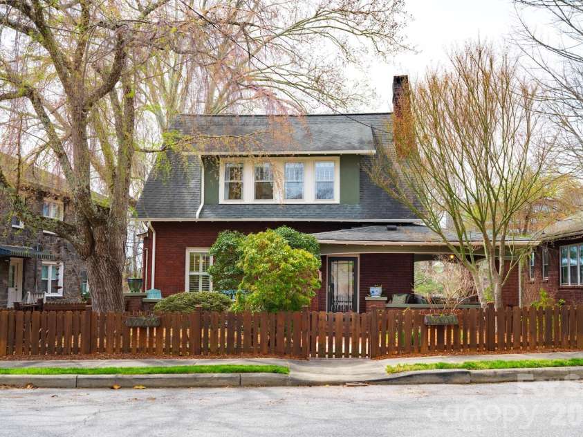 59 Forest Hill Drive, Asheville, NC 28803.  MLS# CAR4358517, YatesRealty ID 11411. 