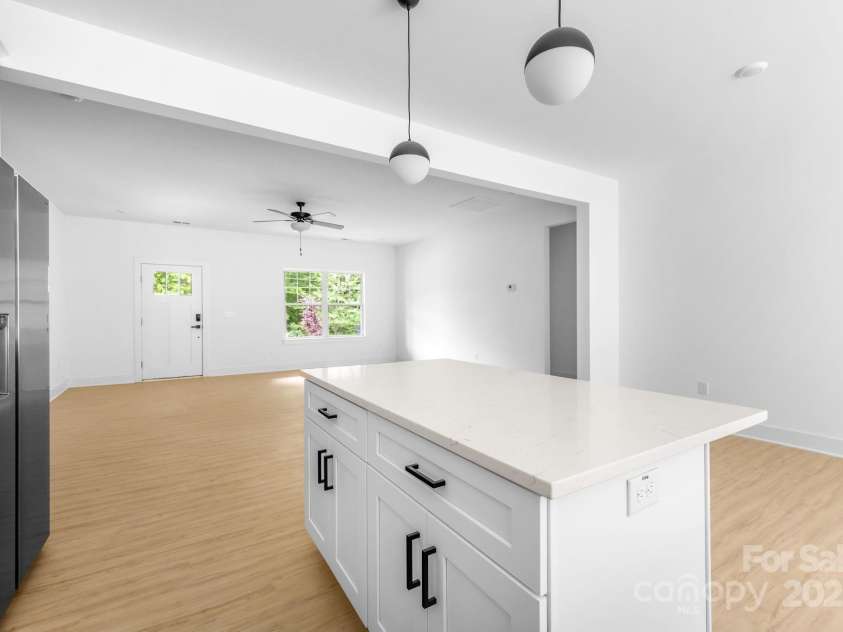5209 Carden Drive, Charlotte, NC 28227.  MLS# CAR4250481, YatesRealty ID 11412. Kitchen / Dining room