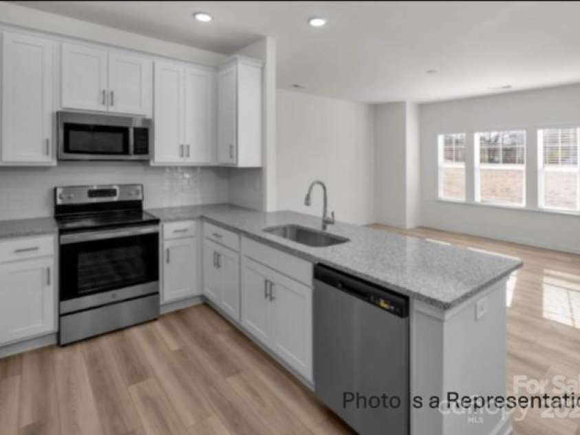 487 Shasta Street, Gastonia, NC 28052.  MLS# CAR4256622, YatesRealty ID 11415. Sierra Ridge Townhomes Gourmet Kitchen