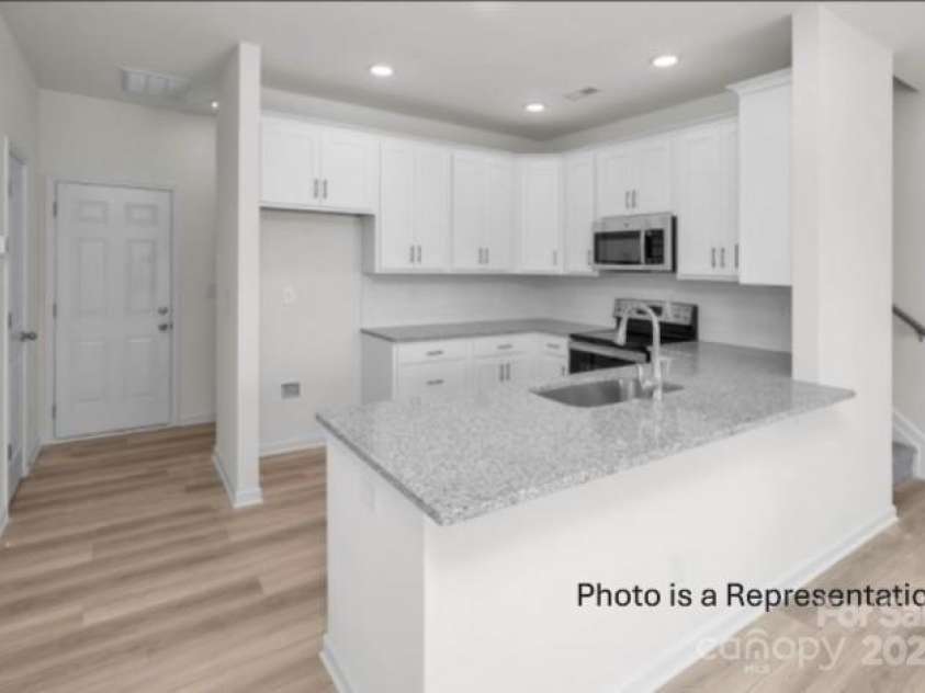 487 Shasta Street, Gastonia, NC 28052.  MLS# CAR4256622, YatesRealty ID 11415. Sierra Ridge Townhomes Gourmet Kitchen