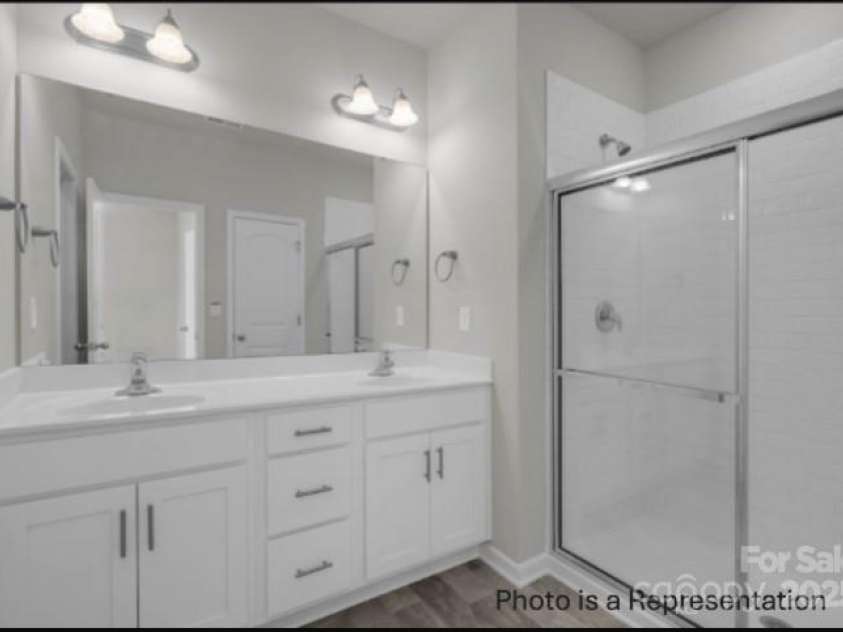 459 Shasta Street, Gastonia, NC 28052.  MLS# CAR4227993, YatesRealty ID 11418. Bridgeport Model Owner Bath