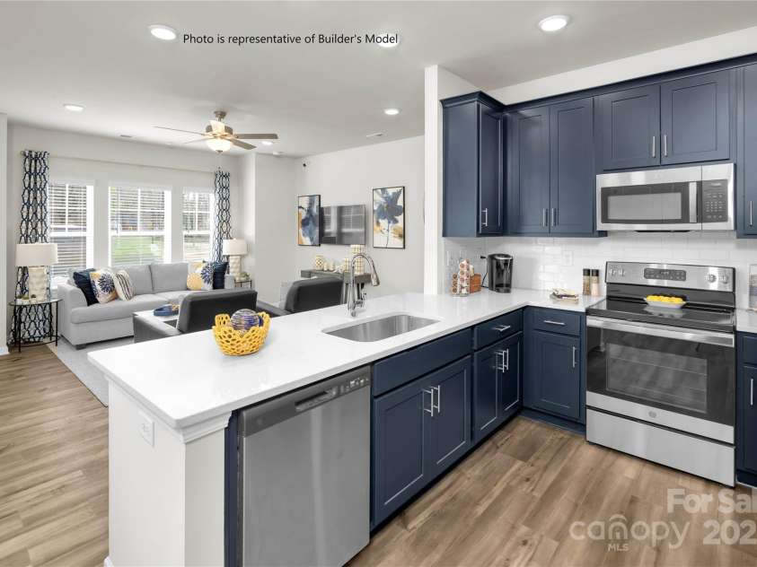 479 Shasta Street, Gastonia, NC 28052.  MLS# CAR4252272, YatesRealty ID 11421. Bridgeport Gourmet Kitchen