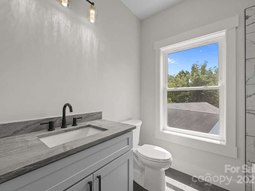 117 Third Street, Asheville, NC 28803.  MLS# CAR4293672, YatesRealty ID 11422. Hall Bath