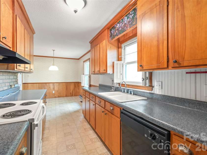 105 Sunset Drive, Locust, NC 28097.  MLS# CAR4368490, YatesRealty ID 11423. Abundant Prep Space