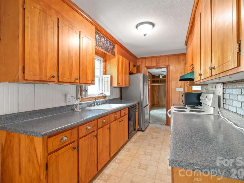 105 Sunset Drive, Locust, NC 28097.  MLS# CAR4368490, YatesRealty ID 11423. Spacious Galley Style Kitchen