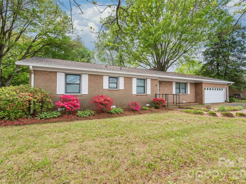 105 Sunset Drive, Locust, NC 28097.  MLS# CAR4368490, YatesRealty ID 11423. Welcome to 105 W Sunset!
