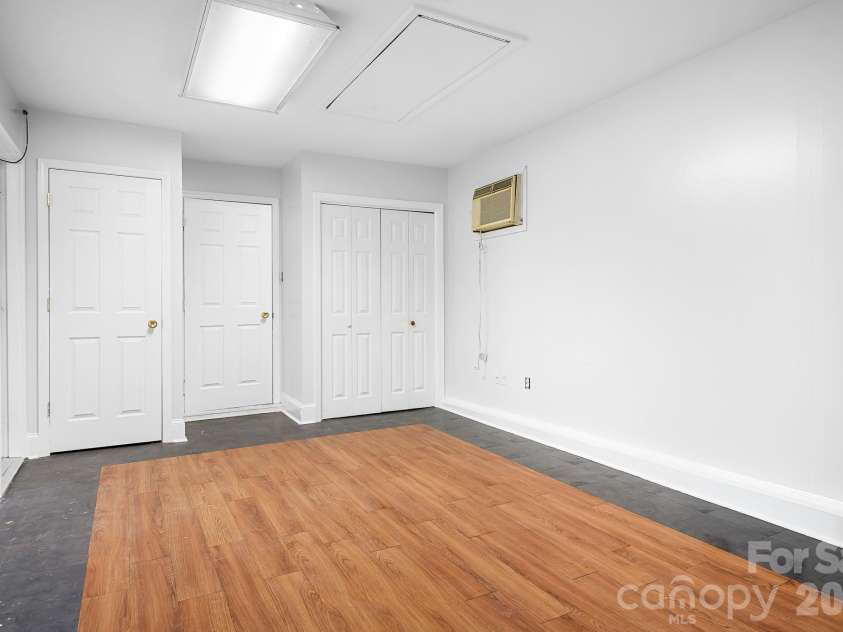 134 Mills Valley Drive, Mooresville, NC 28117.  MLS# CAR4301666, YatesRealty ID 11424. Flex Space