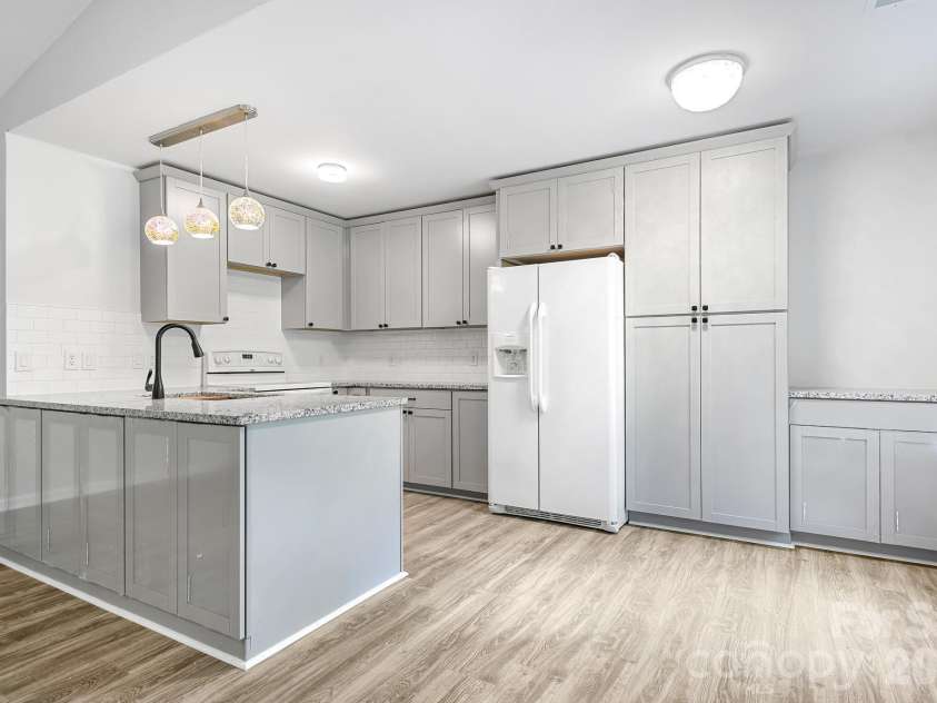 134 Mills Valley Drive, Mooresville, NC 28117.  MLS# CAR4301666, YatesRealty ID 11424. Kitchen