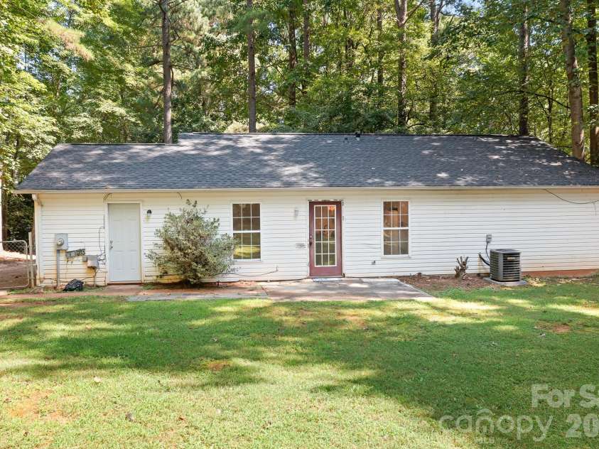 134 Mills Valley Drive, Mooresville, NC 28117.  MLS# CAR4417612, YatesRealty ID 11424. 