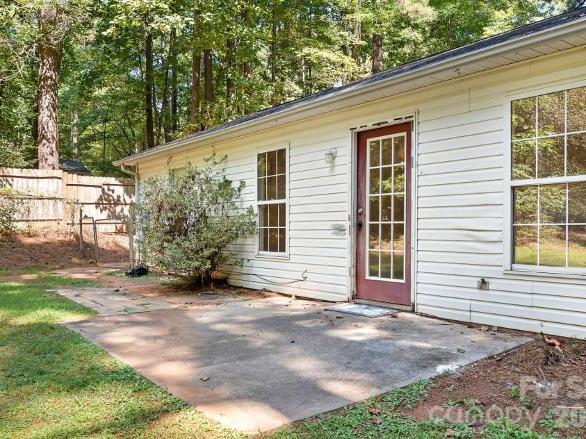 134 Mills Valley Drive, Mooresville, NC 28117.  MLS# CAR4417612, YatesRealty ID 11424. 