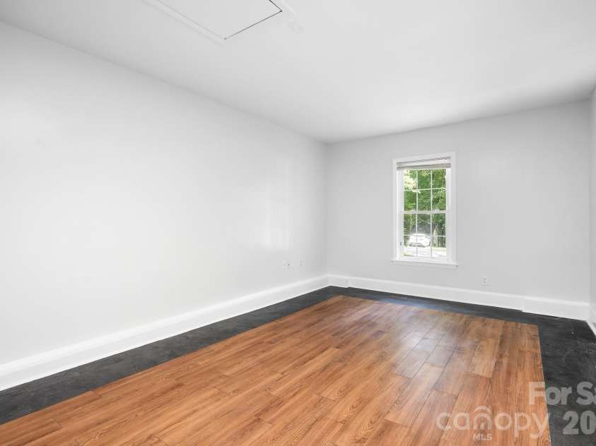 134 Mills Valley Drive, Mooresville, NC 28117.  MLS# CAR4417612, YatesRealty ID 11424. Flex Space