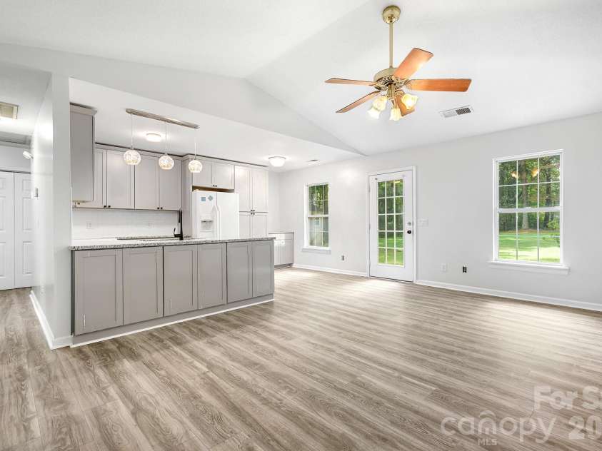 134 Mills Valley Drive, Mooresville, NC 28117.  MLS# CAR4417612, YatesRealty ID 11424. Open living/kitchen  space