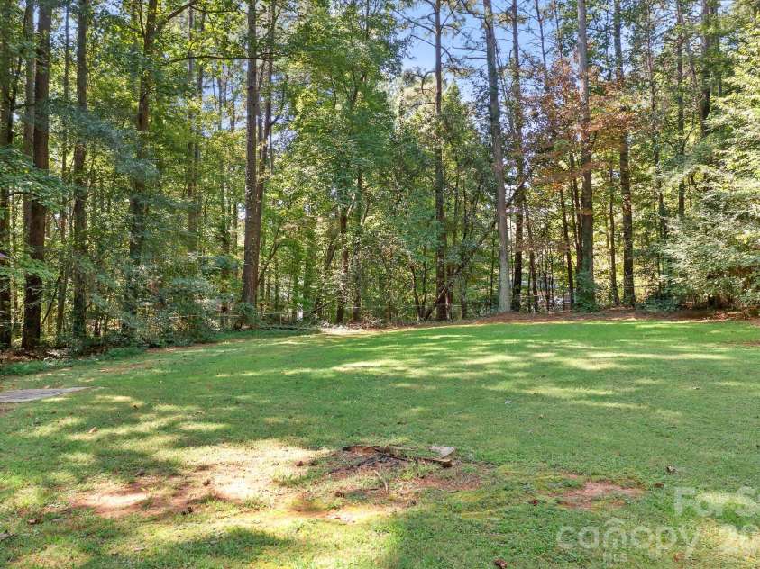 134 Mills Valley Drive, Mooresville, NC 28117.  MLS# CAR4417612, YatesRealty ID 11424. Spacious back yard
