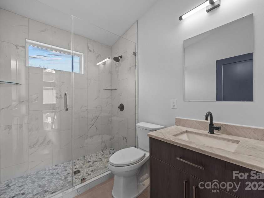 87 Glendale Avenue, Asheville, NC 28803.  MLS# CAR4145550, YatesRealty ID 11424. Full hall bath with custom tile shower