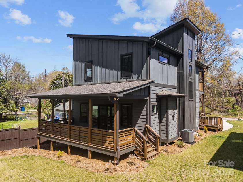 87 Glendale Avenue, Asheville, NC 28803.  MLS# CAR4145550, YatesRealty ID 11424. Plenty of room to gather your friends or family