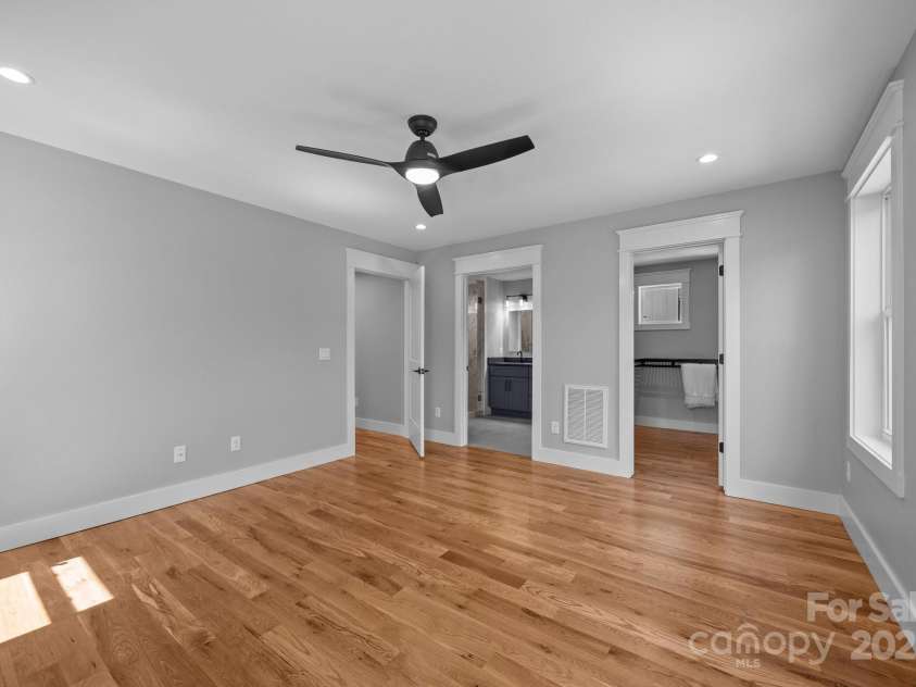 89 Glendale Avenue, Asheville, NC 28803.  MLS# CAR4160954, YatesRealty ID 11425. Primary bedroom with walk in closet and full bath