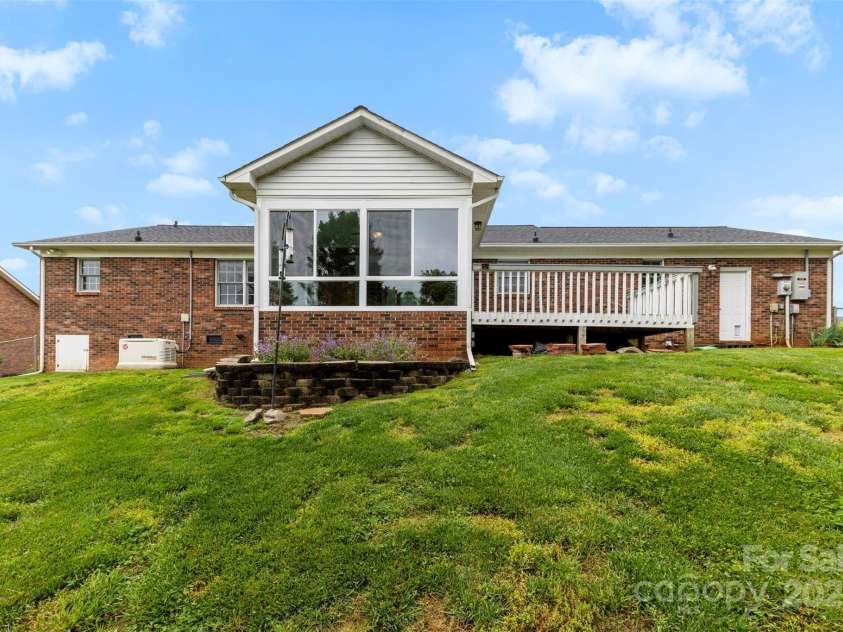 2459 Glenridge Drive, Gastonia, NC 28054.  MLS# CAR4246617, YatesRealty ID 11427. 