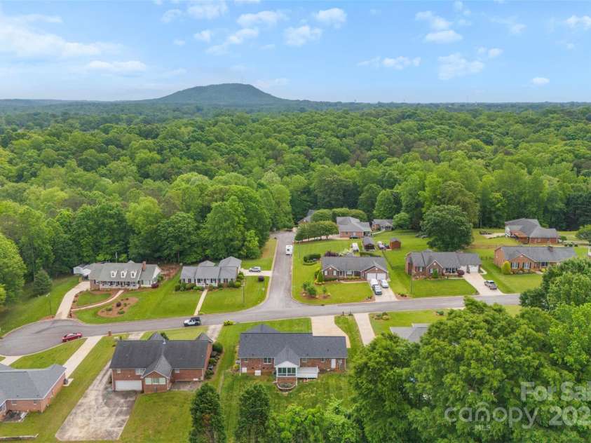 2459 Glenridge Drive, Gastonia, NC 28054.  MLS# CAR4246617, YatesRealty ID 11427. 