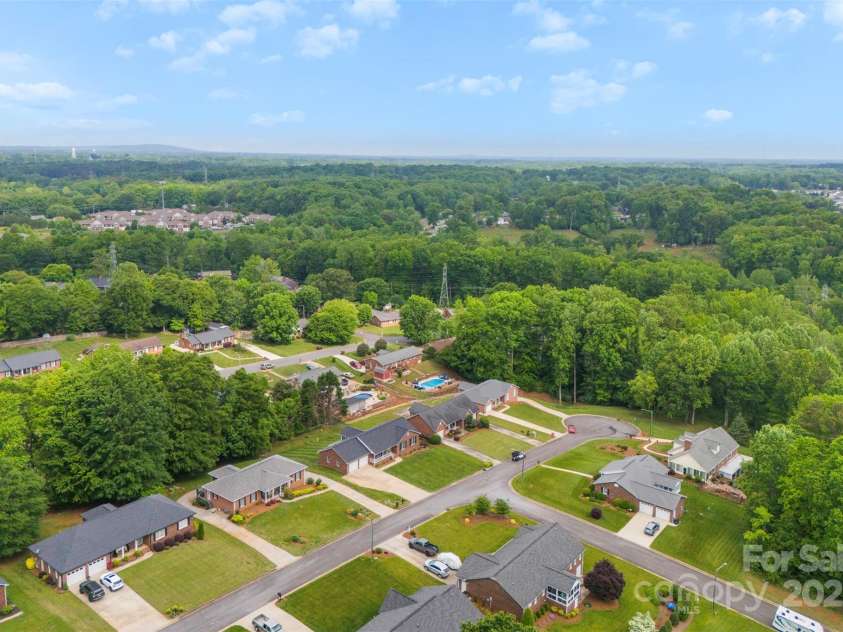 2459 Glenridge Drive, Gastonia, NC 28054.  MLS# CAR4246617, YatesRealty ID 11427. 