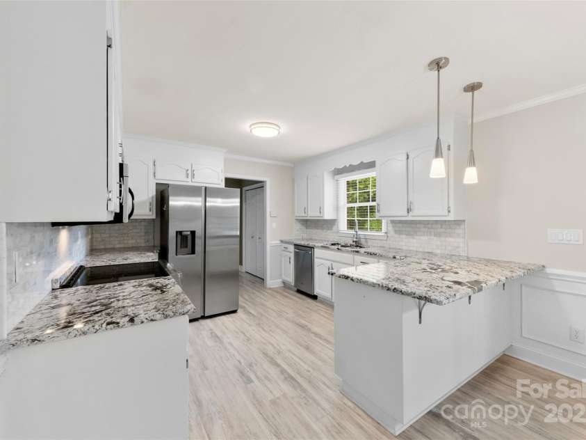2459 Glenridge Drive, Gastonia, NC 28054.  MLS# CAR4246617, YatesRealty ID 11427. 