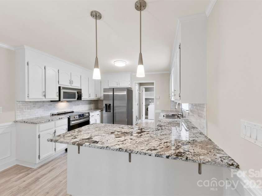 2459 Glenridge Drive, Gastonia, NC 28054.  MLS# CAR4246617, YatesRealty ID 11427. 