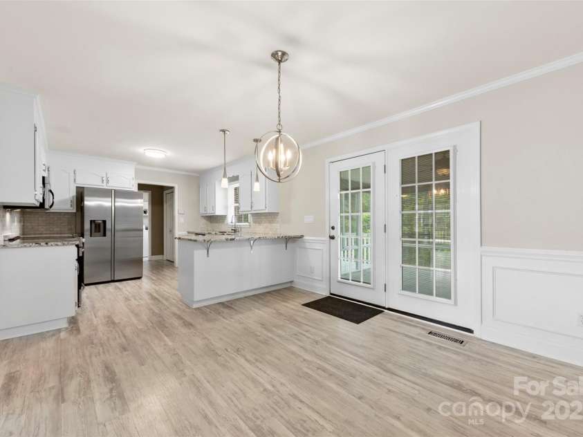2459 Glenridge Drive, Gastonia, NC 28054.  MLS# CAR4246617, YatesRealty ID 11427. 