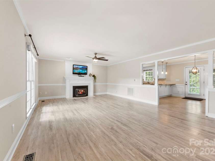 2459 Glenridge Drive, Gastonia, NC 28054.  MLS# CAR4246617, YatesRealty ID 11427. 