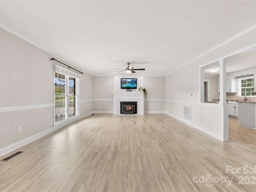 2459 Glenridge Drive, Gastonia, NC 28054.  MLS# CAR4246617, YatesRealty ID 11427. 