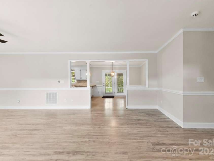 2459 Glenridge Drive, Gastonia, NC 28054.  MLS# CAR4246617, YatesRealty ID 11427. 