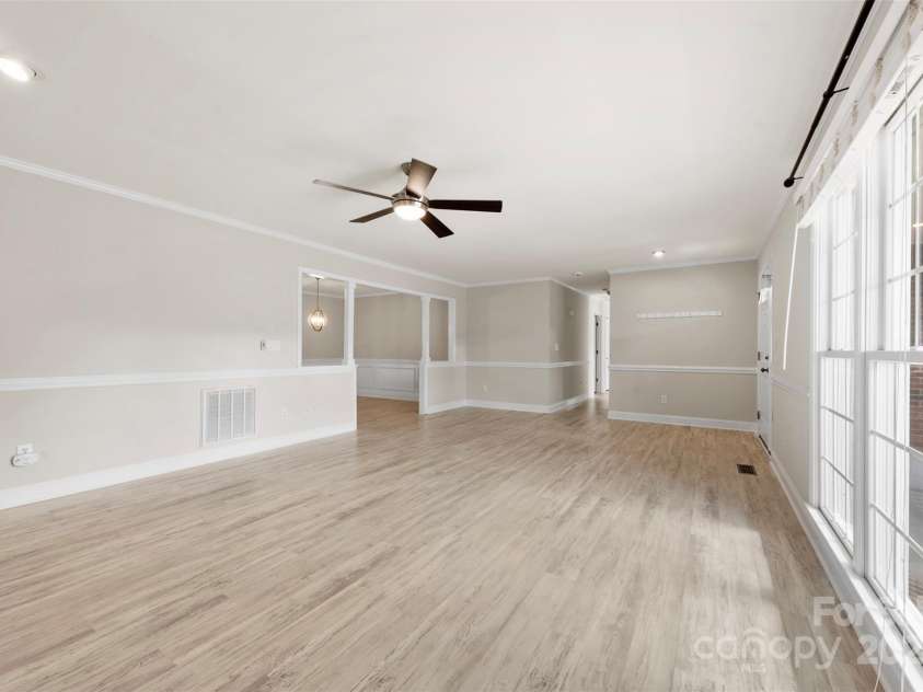2459 Glenridge Drive, Gastonia, NC 28054.  MLS# CAR4246617, YatesRealty ID 11427. 