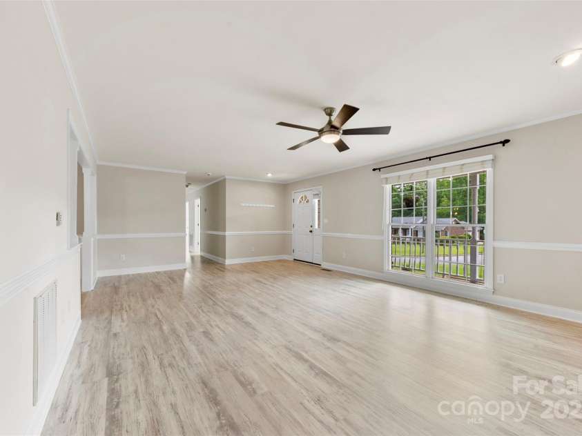2459 Glenridge Drive, Gastonia, NC 28054.  MLS# CAR4246617, YatesRealty ID 11427. 