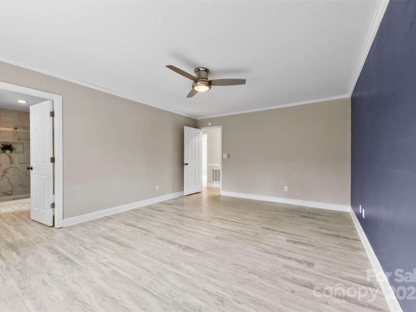 2459 Glenridge Drive, Gastonia, NC 28054.  MLS# CAR4246617, YatesRealty ID 11427. 