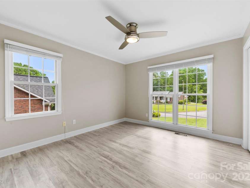 2459 Glenridge Drive, Gastonia, NC 28054.  MLS# CAR4246617, YatesRealty ID 11427. 