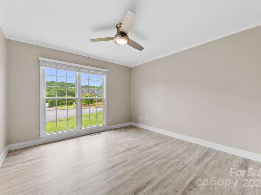 2459 Glenridge Drive, Gastonia, NC 28054.  MLS# CAR4246617, YatesRealty ID 11427. 