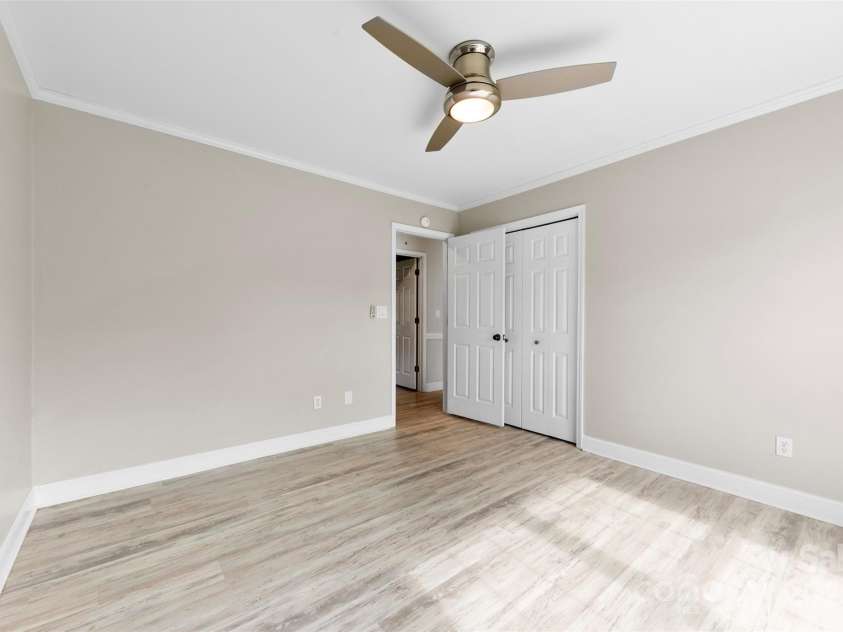2459 Glenridge Drive, Gastonia, NC 28054.  MLS# CAR4246617, YatesRealty ID 11427. 