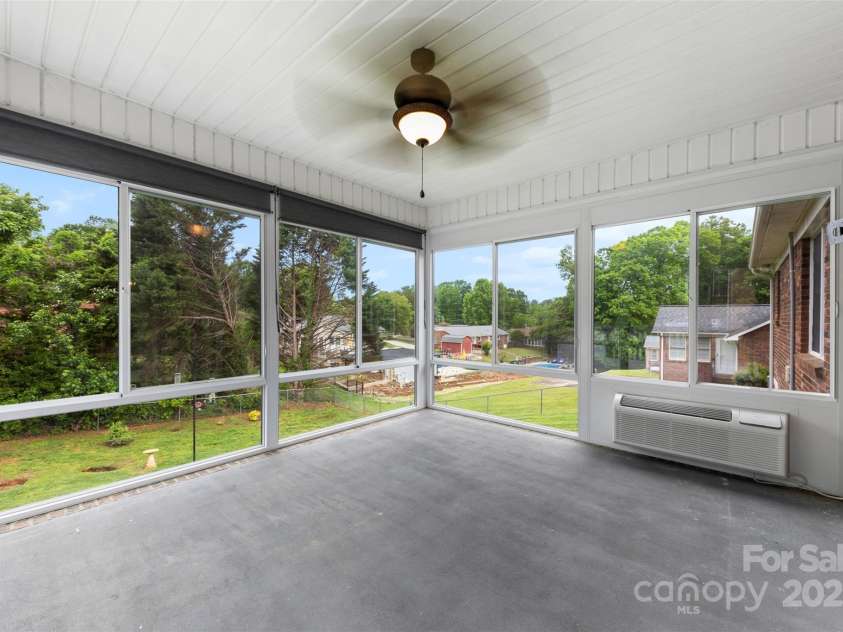 2459 Glenridge Drive, Gastonia, NC 28054.  MLS# CAR4246617, YatesRealty ID 11427. 