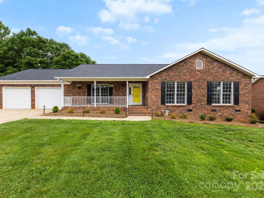 2459 Glenridge Drive, Gastonia, NC 28054.  MLS# CAR4246617, YatesRealty ID 11427. 