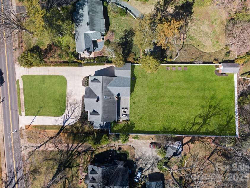 2701 Sharon Road, Charlotte, NC 28211.  MLS# CAR4227966, YatesRealty ID 11429. 