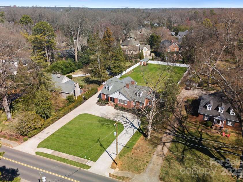 2701 Sharon Road, Charlotte, NC 28211.  MLS# CAR4227966, YatesRealty ID 11429. 